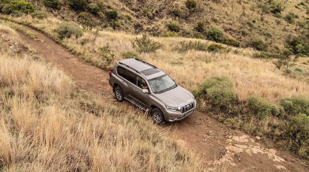 self-drive adventure in Rwanda's 4x4 Land Cruiser opens doors to unforgettable experiences and unparalleled vistas.
