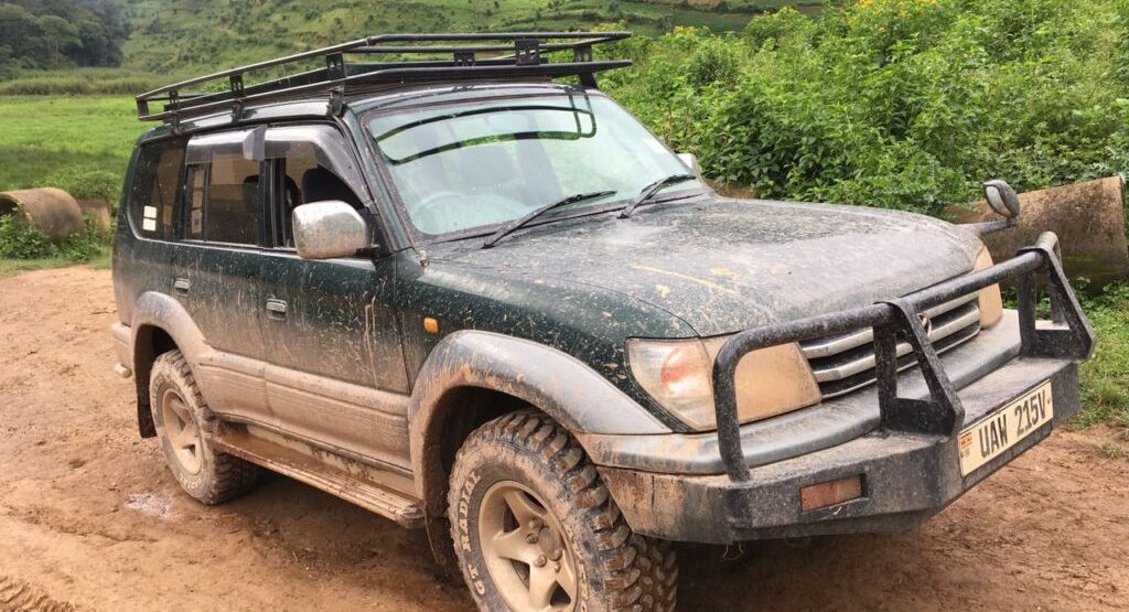 Book safari car hire Rwanda with Car Rentals Rwanda. 4×4 Land Cruiser, Prado, pop-up roof options, rooftop tents, self-drive or driver-guide travel.