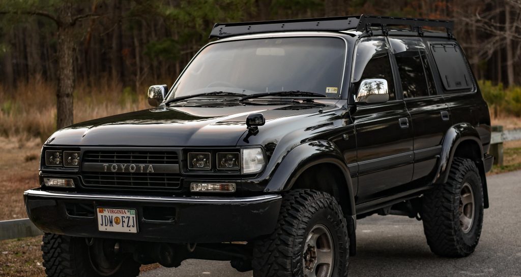 Book 4×4 car rentals Rwanda with Car Rentals Rwanda. Land Cruiser and Prado 4WD, self-drive or driver-guide, rooftop tents, and safari-ready options.