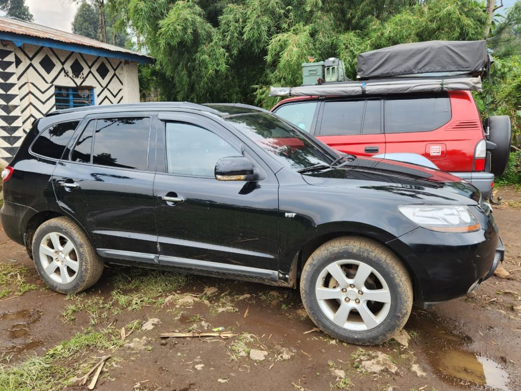 Explore 4x4 adventures in Rwanda with Car Rentals Rwanda. Rent 4WD Jeeps, rooftop tents, and more for unforgettable self-drive safaris and overland trips.