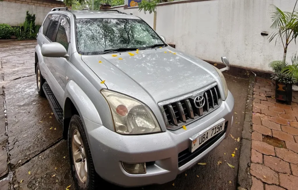 Book one way car rental Rwanda to Uganda with Car Rentals Rwanda. Cross-border support, Kigali pickup, Entebbe drop-off, 4x4 options, clear terms.