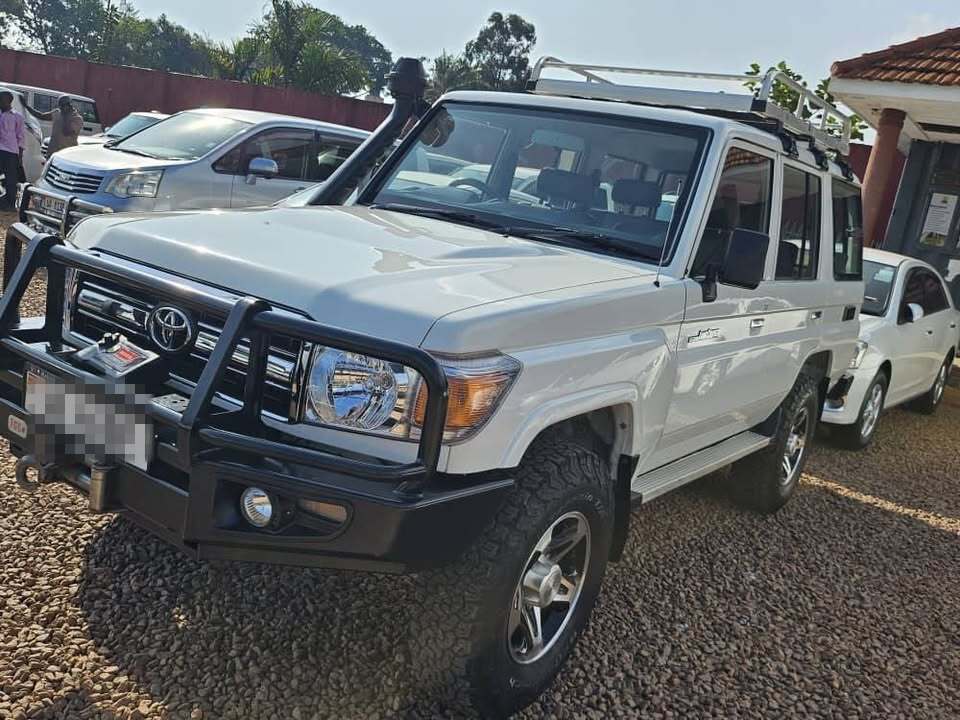 Book Land Cruiser Hardtop rental Rwanda for safaris, gorilla trekking, national park trips, and reliable 4x4 travel with flexible pickup in Kigali and cross-border to Uganda