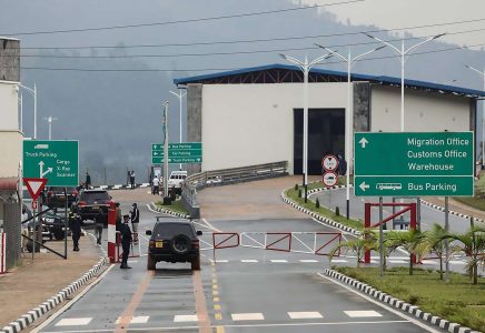 Rwanda to Uganda cross-border car hire from Kigali. Full documentation, COMESA insurance & 24/7 support. Pick up Kigali, drop off Entebbe. Book now